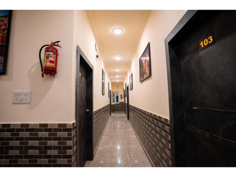Hotel Jsr Kedar Варанаси Екстериор снимка